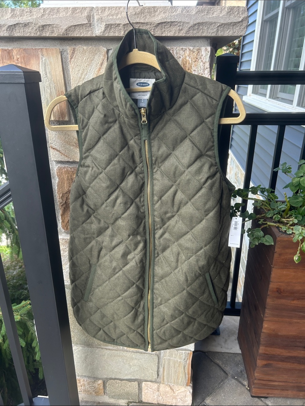Old Navy Maternity Quilted Olive Green Vest